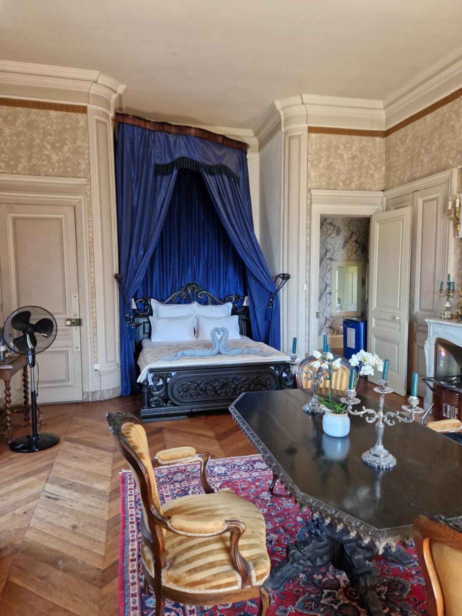 Chateau De Bonnet Les Oules Frühstückspension *